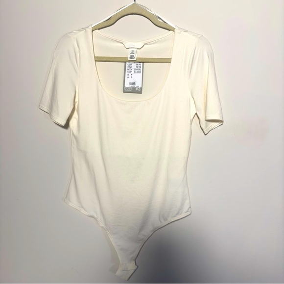 NWT- H&M Women's Cream Bodysuit Size M - Picture 1 of 7